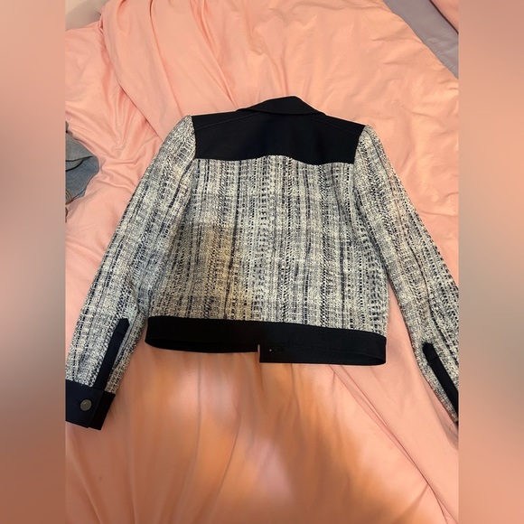 Blazer - Picture 4 of 5